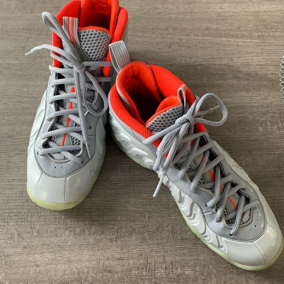 Nike Boys shoes size 6y - Picture 2 of 3